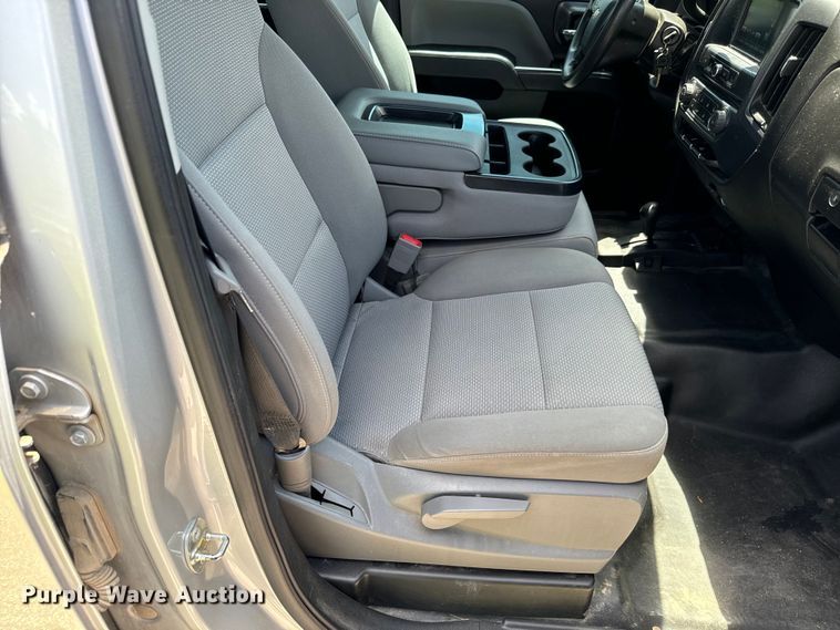 image for item MU9954 2018 Chevrolet Silverado 1500 Crew Cab pickup truck