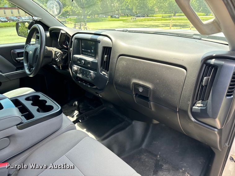 image for item MU9954 2018 Chevrolet Silverado 1500 Crew Cab pickup truck