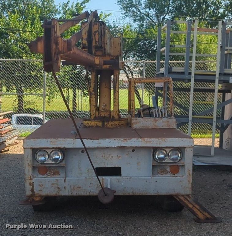 image for item NG9923 Broderson crane