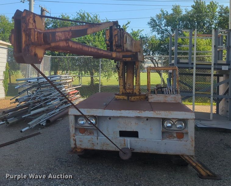 image for item NG9923 Broderson crane