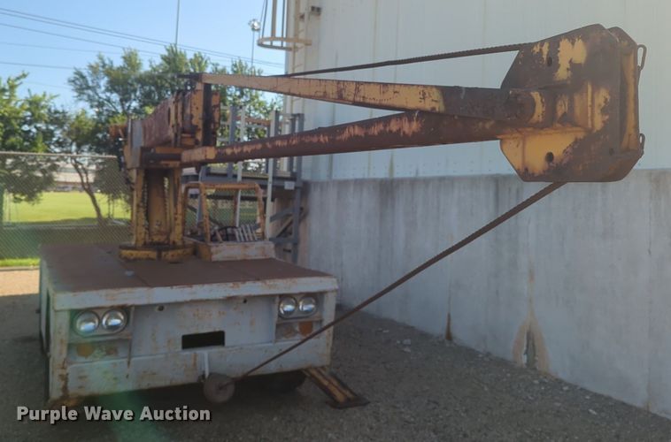 image for item NG9923 Broderson crane