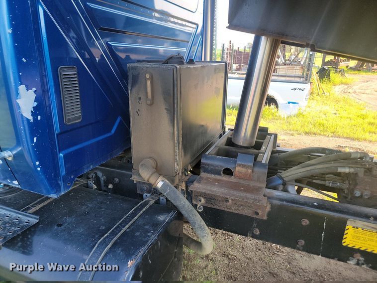 image for item OD9584 2005 International  7400 6x4 dump truck