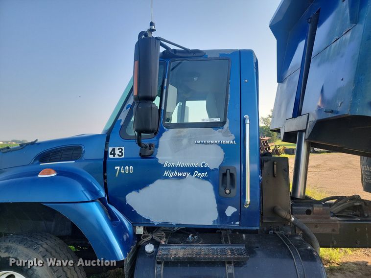image for item OD9584 2005 International  7400 6x4 dump truck