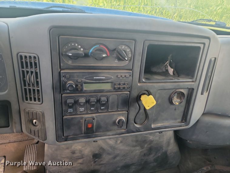 image for item OD9584 2005 International  7400 6x4 dump truck