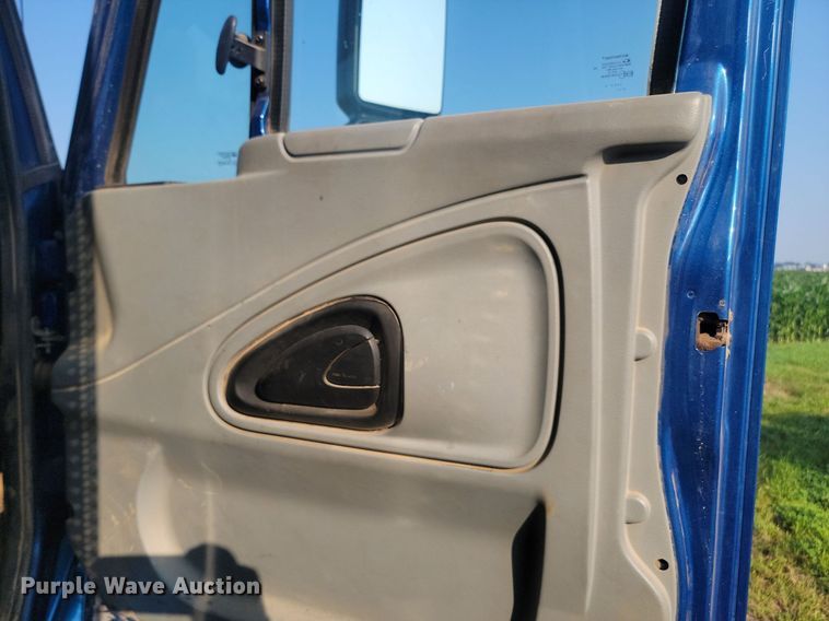 image for item OD9584 2005 International  7400 6x4 dump truck