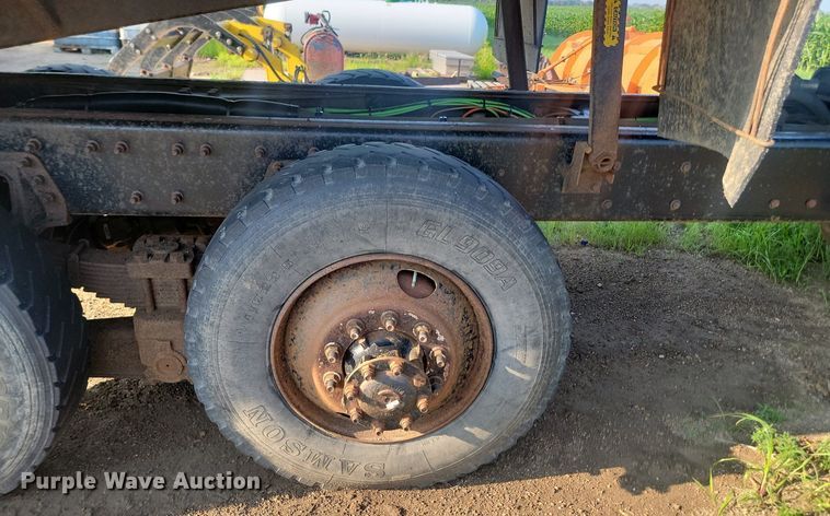 image for item OD9584 2005 International  7400 6x4 dump truck