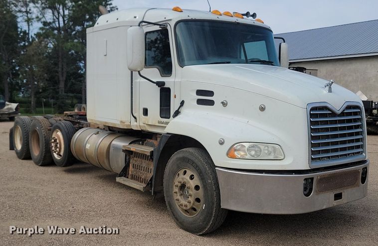 image for item OD9601 2012 Mack CXU613 semi truck