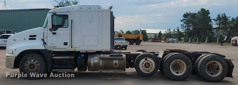 image for item OD9601 2012 Mack CXU613 semi truck