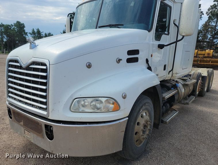 image for item OD9601 2012 Mack CXU613 semi truck