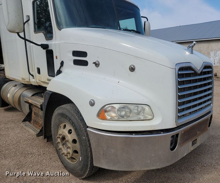 image for item OD9601 2012 Mack CXU613 semi truck