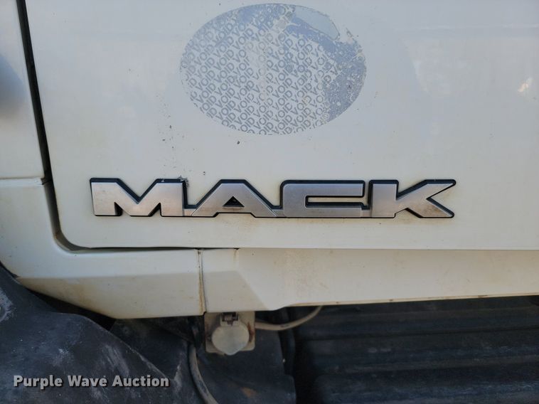image for item OD9601 2012 Mack CXU613 semi truck
