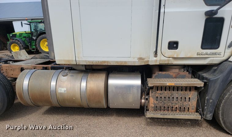 image for item OD9601 2012 Mack CXU613 semi truck