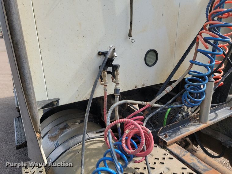 image for item OD9601 2012 Mack CXU613 semi truck