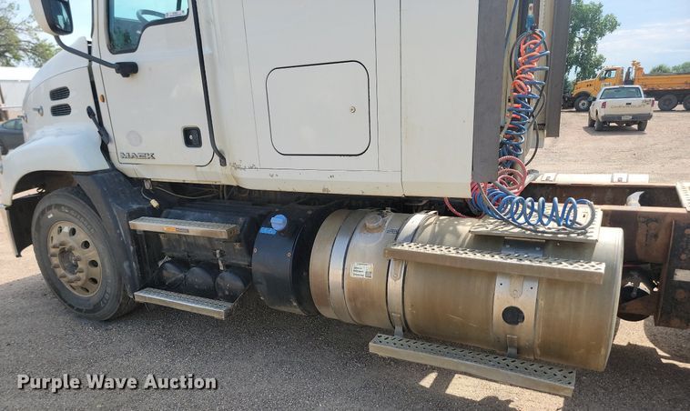 image for item OD9601 2012 Mack CXU613 semi truck