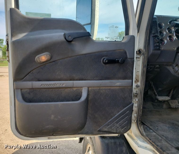 image for item OD9601 2012 Mack CXU613 semi truck