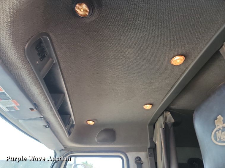 image for item OD9601 2012 Mack CXU613 semi truck