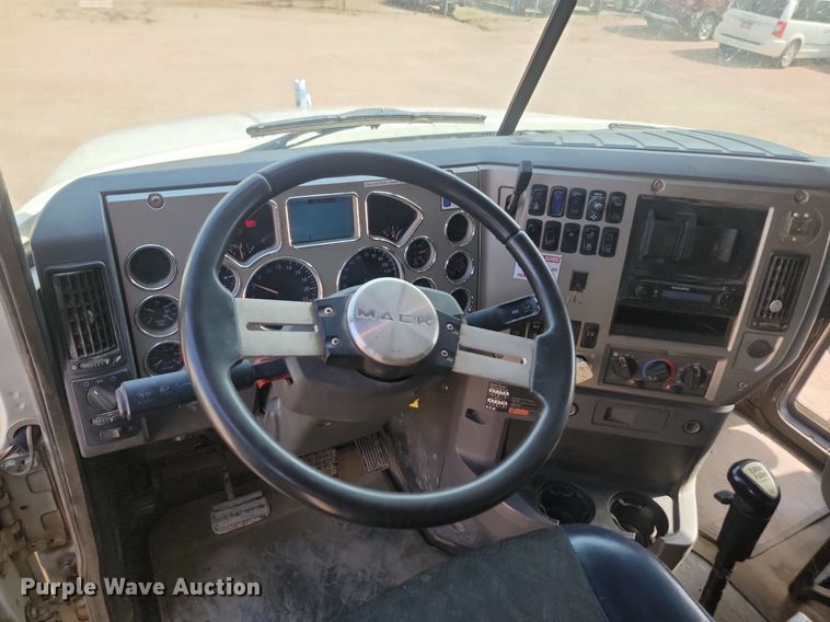 image for item OD9601 2012 Mack CXU613 semi truck