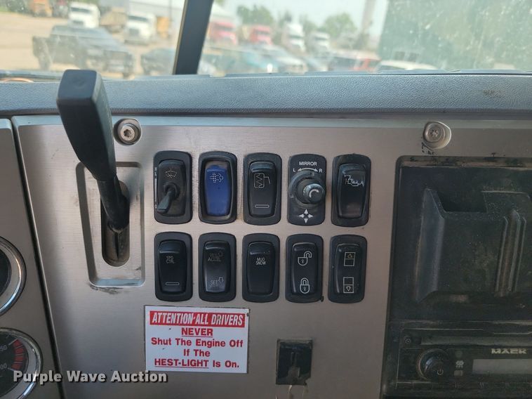 image for item OD9601 2012 Mack CXU613 semi truck