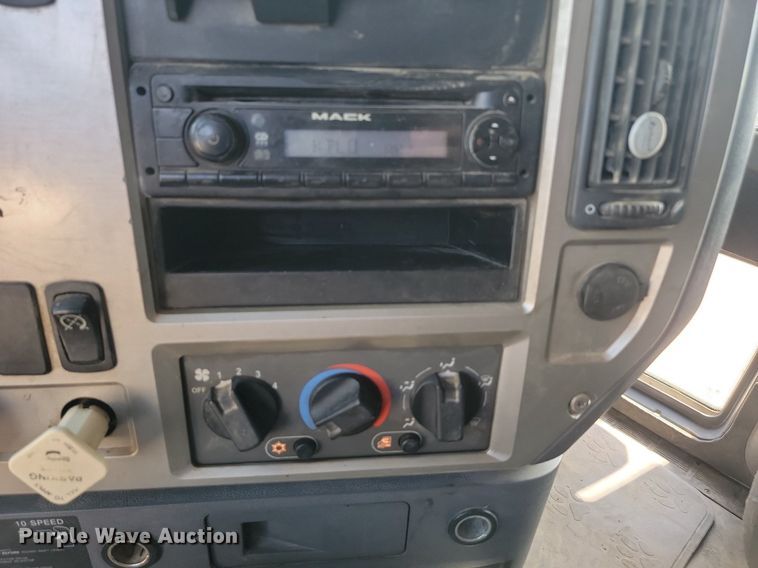 image for item OD9601 2012 Mack CXU613 semi truck