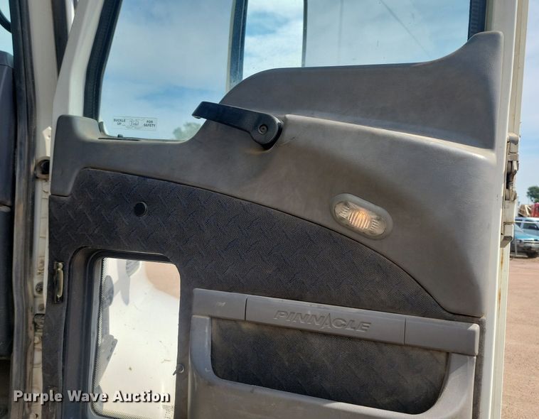 image for item OD9601 2012 Mack CXU613 semi truck