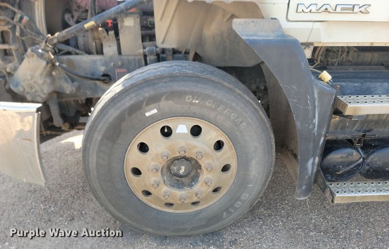 image for item OD9601 2012 Mack CXU613 semi truck