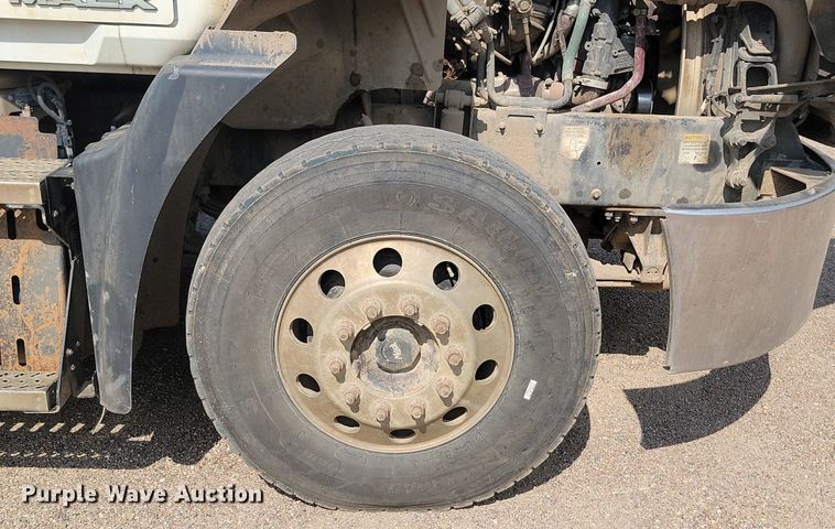 image for item OD9601 2012 Mack CXU613 semi truck