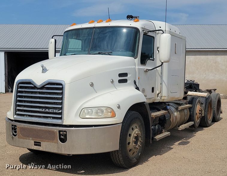image for item OD9602 2012 Mack CXU613 semi truck