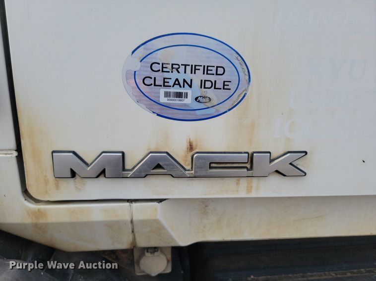 image for item OD9602 2012 Mack CXU613 semi truck
