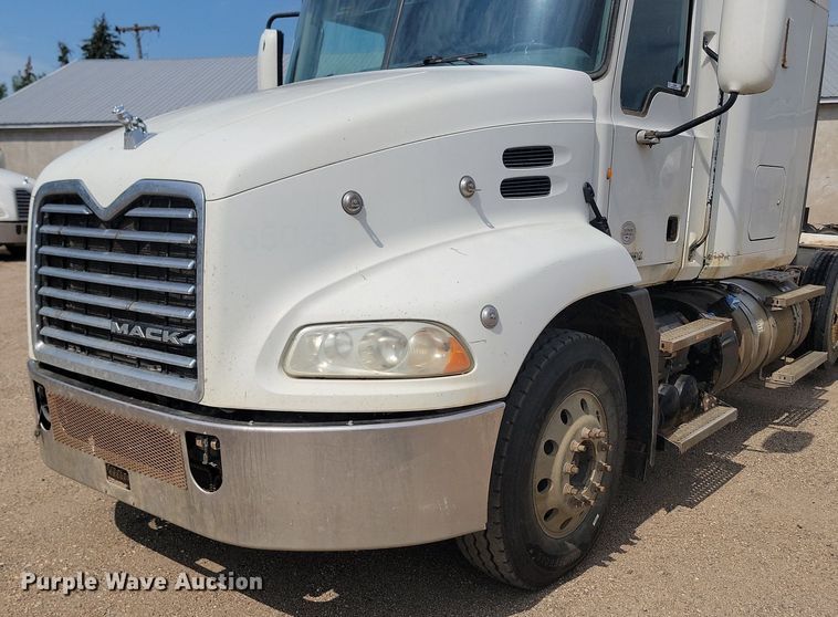 image for item OD9602 2012 Mack CXU613 semi truck