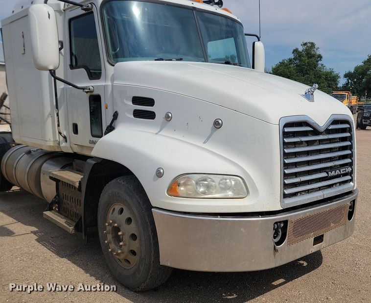 image for item OD9602 2012 Mack CXU613 semi truck