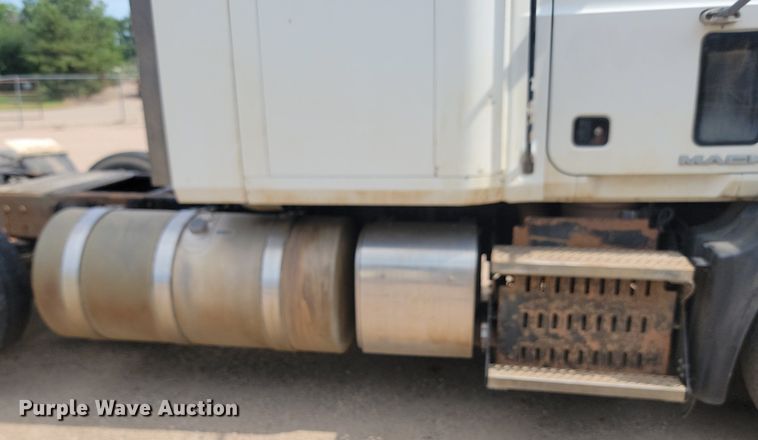 image for item OD9602 2012 Mack CXU613 semi truck