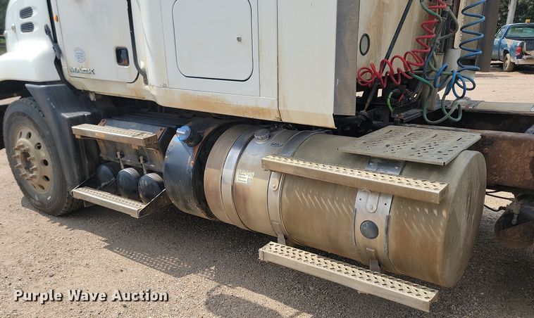 image for item OD9602 2012 Mack CXU613 semi truck