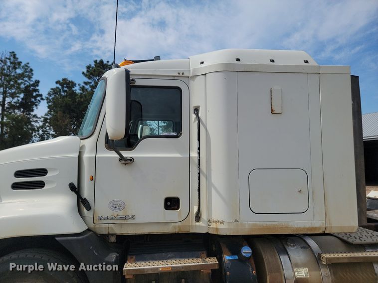 image for item OD9602 2012 Mack CXU613 semi truck