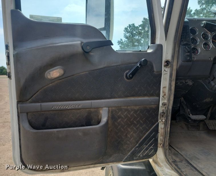 image for item OD9602 2012 Mack CXU613 semi truck