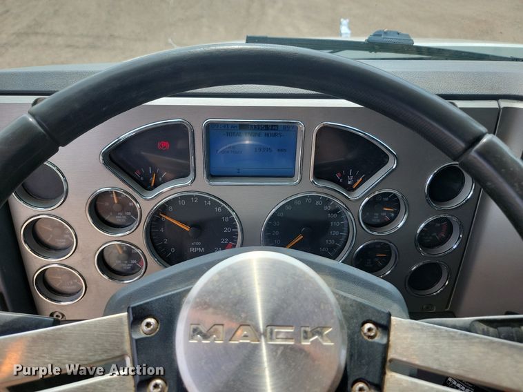 image for item OD9602 2012 Mack CXU613 semi truck