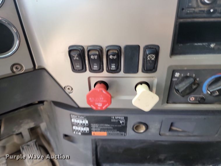 image for item OD9602 2012 Mack CXU613 semi truck