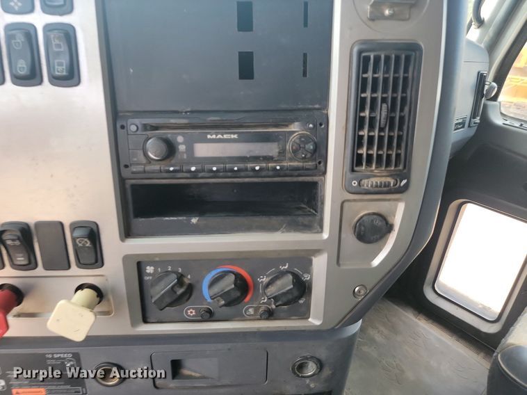 image for item OD9602 2012 Mack CXU613 semi truck