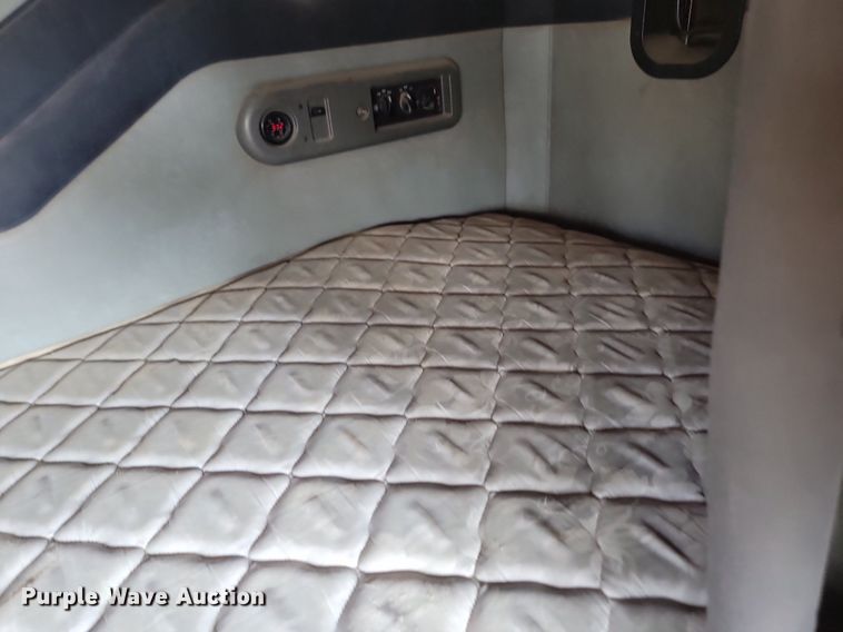 image for item OD9602 2012 Mack CXU613 semi truck