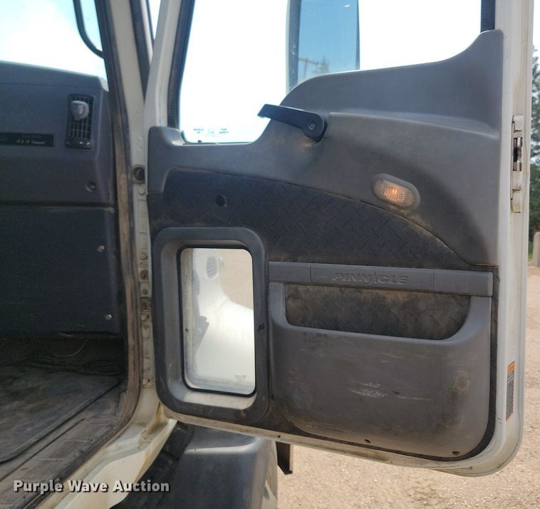 image for item OD9602 2012 Mack CXU613 semi truck