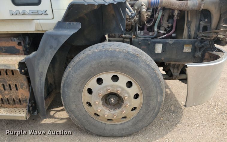 image for item OD9602 2012 Mack CXU613 semi truck