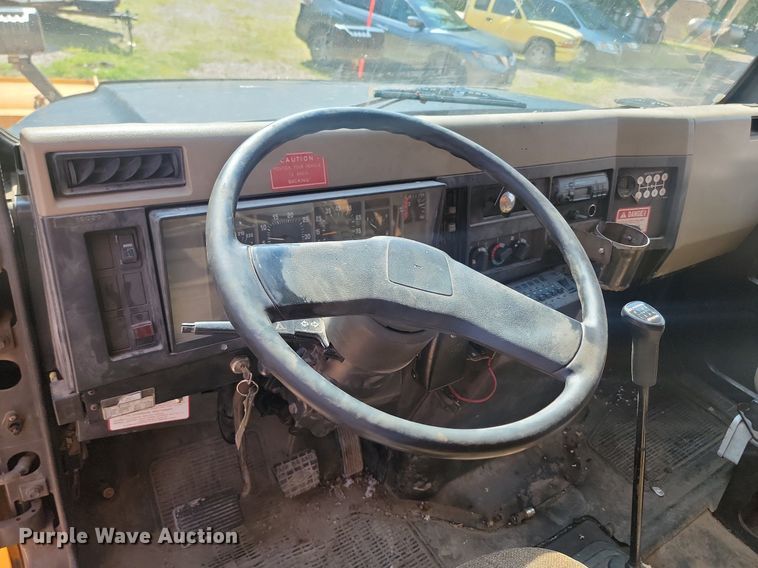 image for item OD9610 1995 International  4700  dump truck