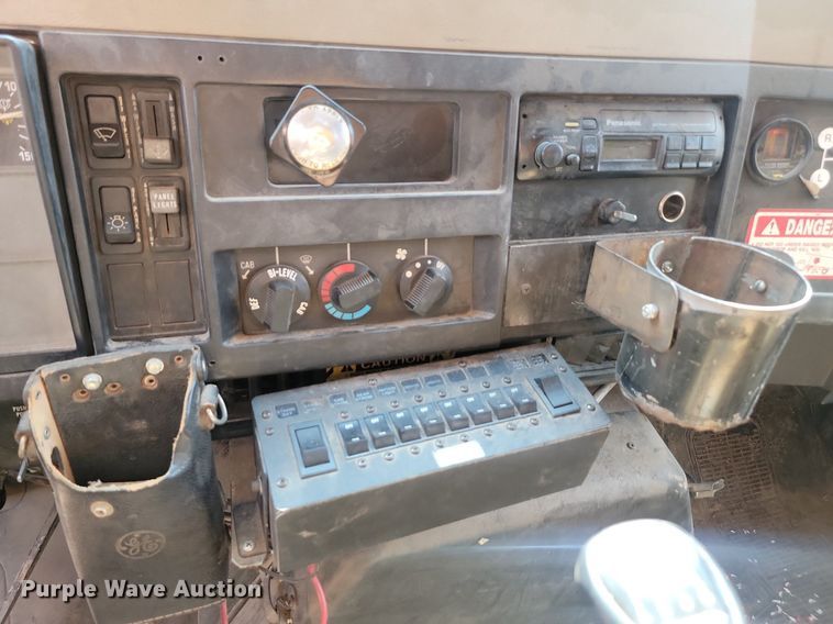 image for item OD9610 1995 International  4700  dump truck