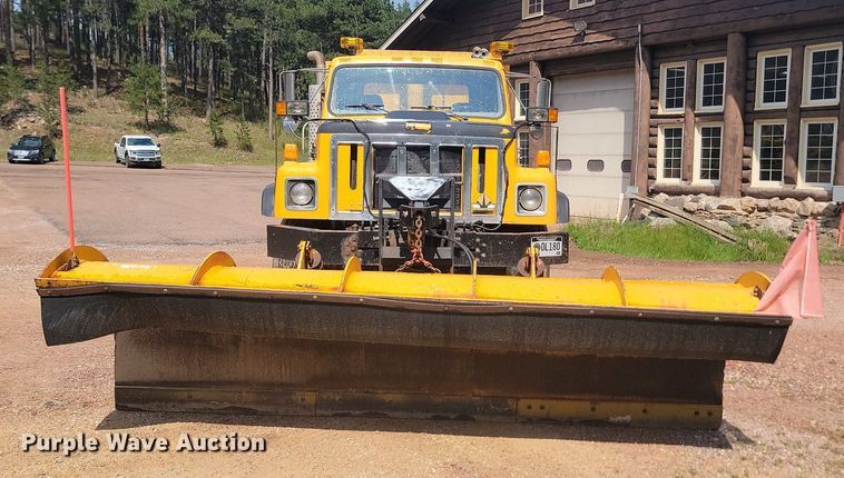 image for item OD9611 1998 International 2554 6x4 dump truck