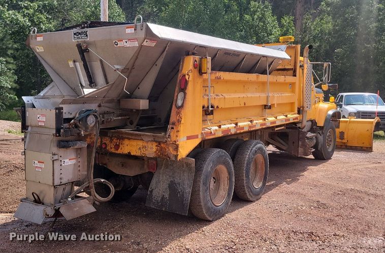image for item OD9611 1998 International 2554 6x4 dump truck