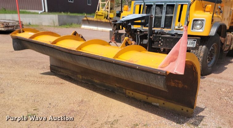 image for item OD9611 1998 International 2554 6x4 dump truck