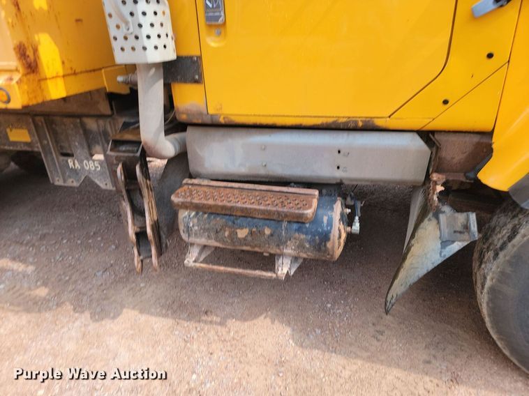 image for item OD9611 1998 International 2554 6x4 dump truck