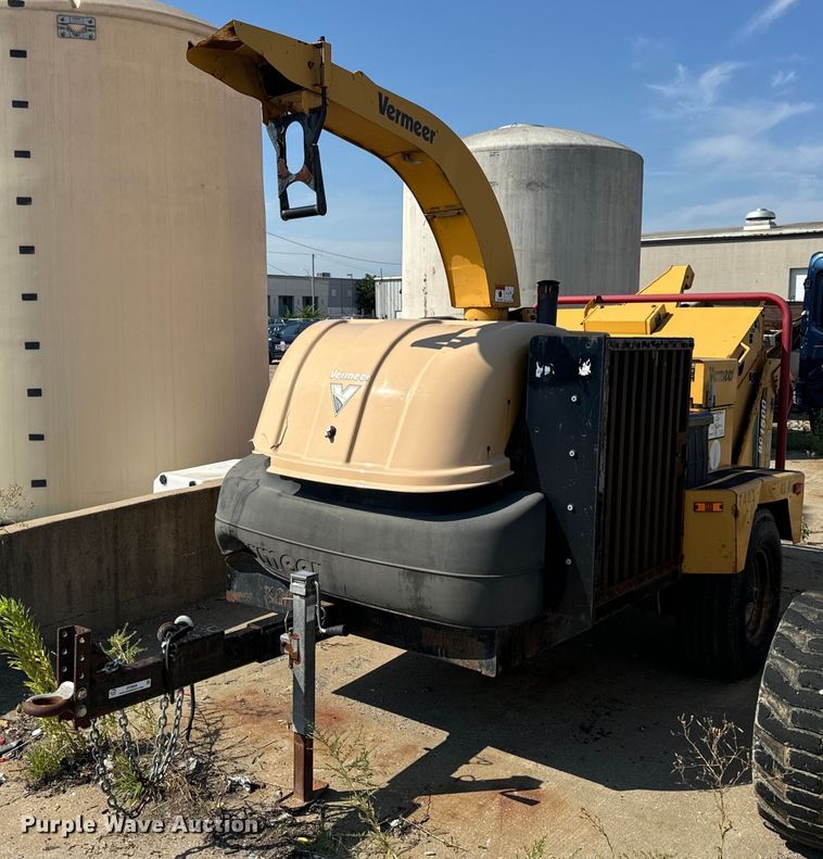 image for item OF9808 2008 Vermeer BC1500 wood chipper