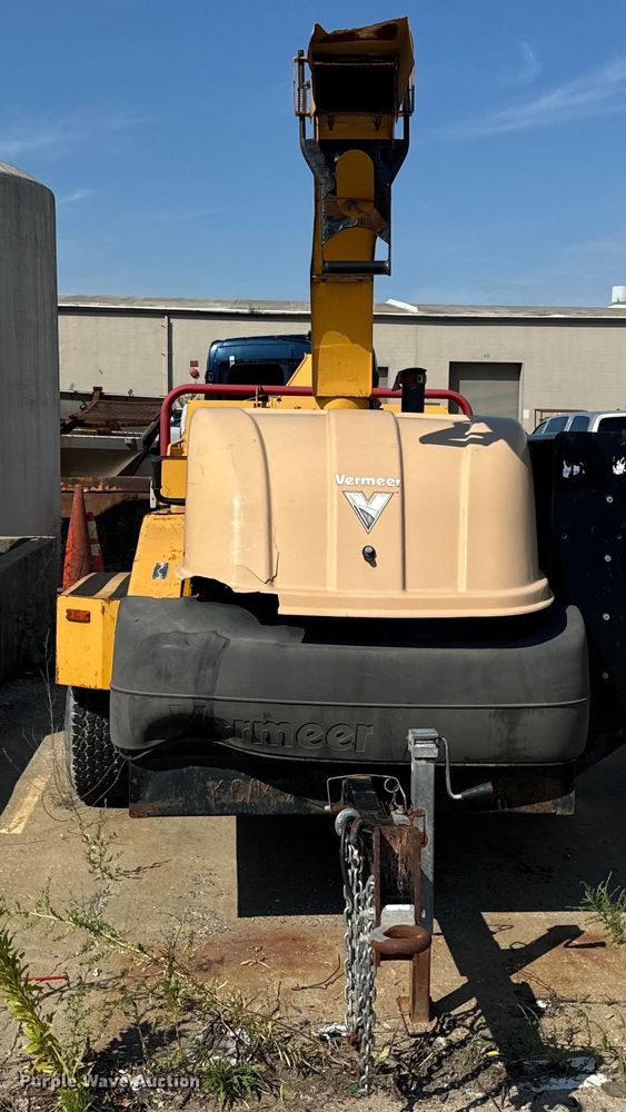 image for item OF9808 2008 Vermeer BC1500 wood chipper