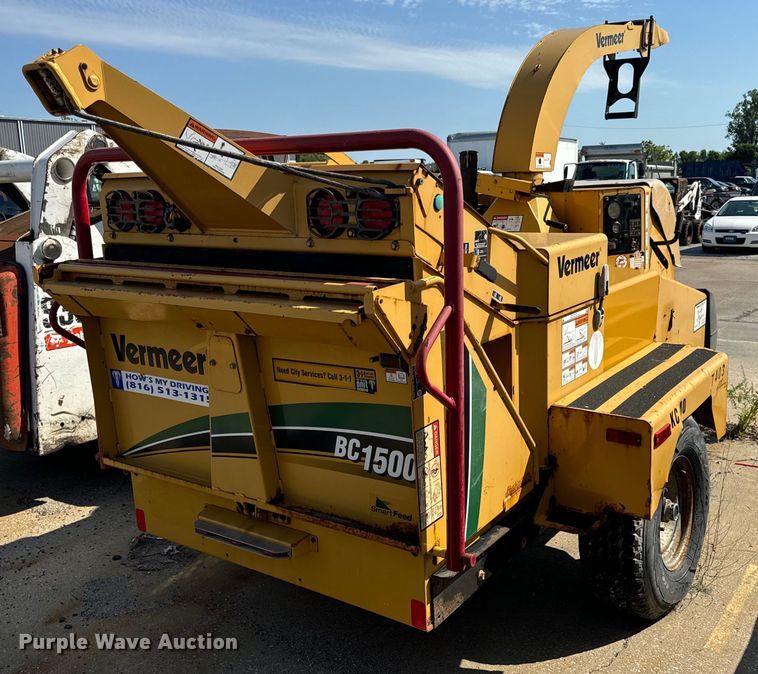 image for item OF9808 2008 Vermeer BC1500 wood chipper