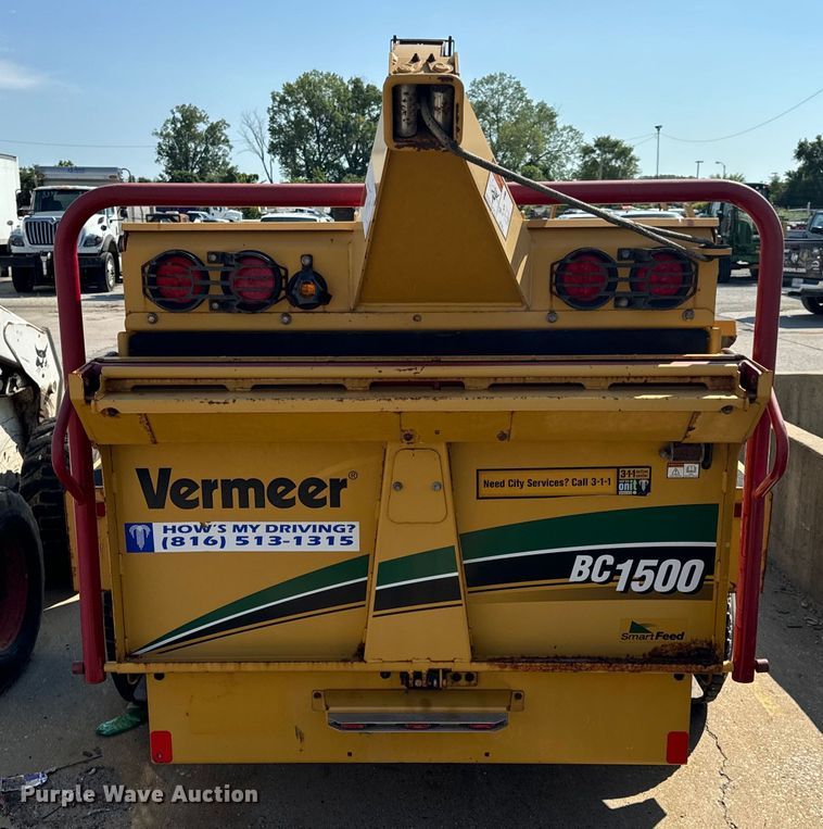 image for item OF9808 2008 Vermeer BC1500 wood chipper